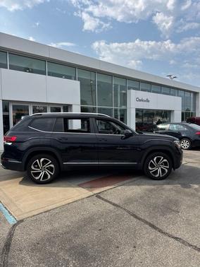 Deep Black 2023 Volkswagen Atlas SEL