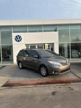 2017 Toyota Sienna XLE Premium
