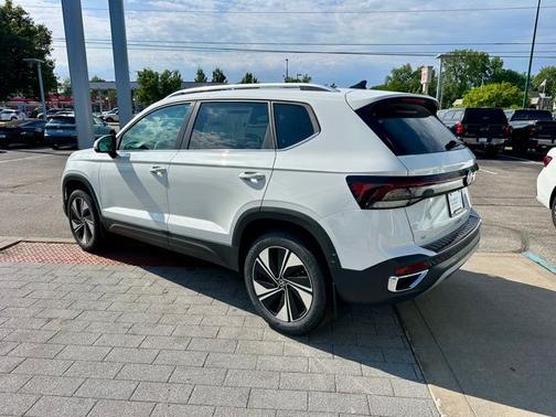 White 2026 Volkswagen Taos 1.5T SE