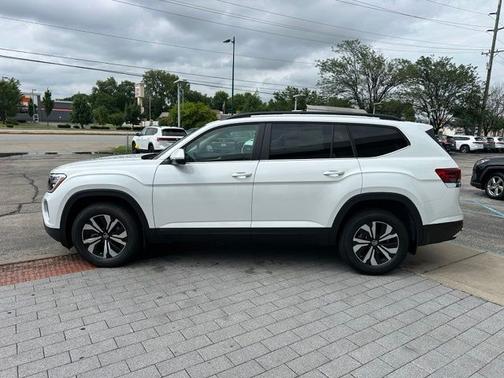White Pearl 2026 Volkswagen Atlas 2.0T SE