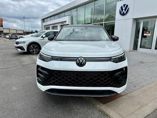 2025 Volkswagen Tiguan 2.0T SE R-Line Black