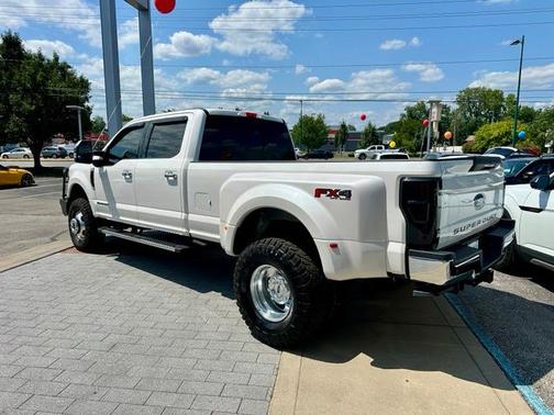 White Platinum Clearcoat Metallic 2019 Ford F-350 Lariat