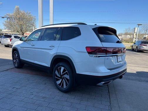 Opal White Pearl 2026 Volkswagen Atlas 2.0T SE W/TECHNOLOGY