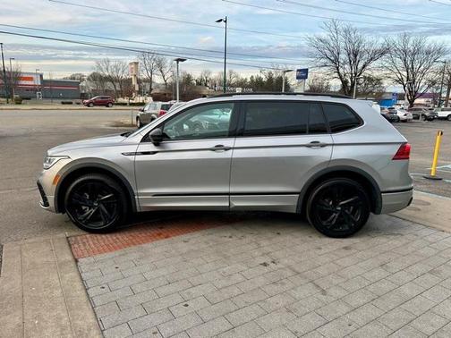 2024 Volkswagen Tiguan 2.0T SE R-Line Black