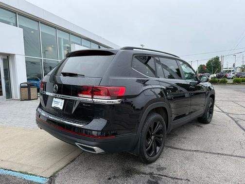 Deep Black 2023 Volkswagen Atlas 2.0T SE w/Technology