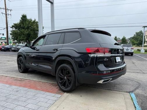Deep Black 2023 Volkswagen Atlas 2.0T SE w/Technology