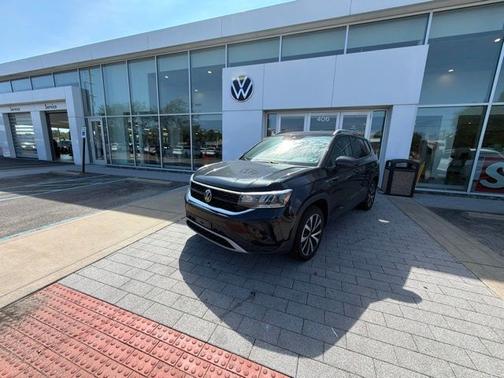 Black 2024 Volkswagen Taos 1.5T SE