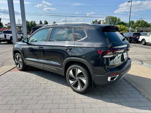 Black 2026 Volkswagen Taos 1.5T SE