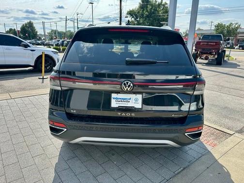 Black 2026 Volkswagen Taos 1.5T SE