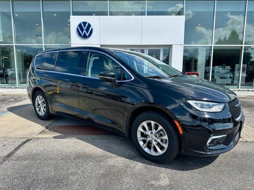 Diamond Black 2024 Chrysler Pacifica Touring L