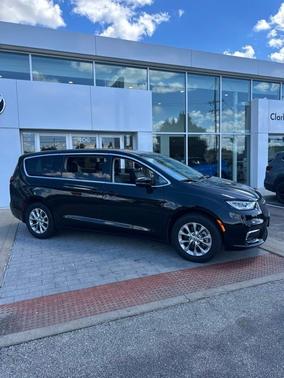 Diamond Black 2024 Chrysler Pacifica Touring L