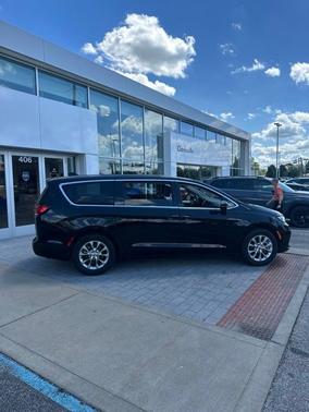 Diamond Black 2024 Chrysler Pacifica Touring L