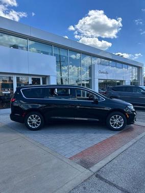 Diamond Black 2024 Chrysler Pacifica Touring L
