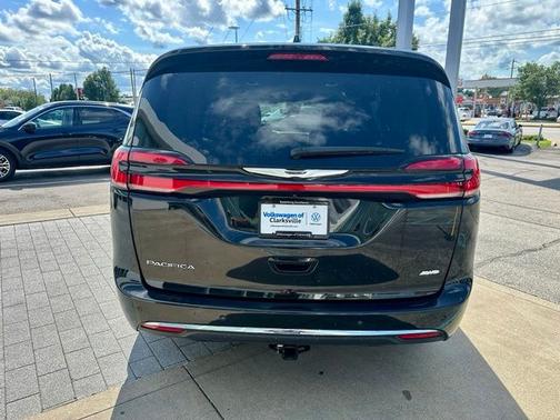 Diamond Black 2024 Chrysler Pacifica Touring L