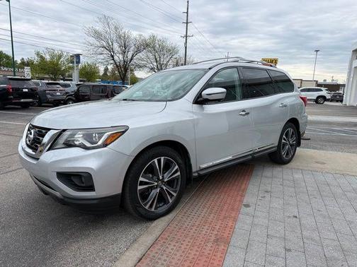 2017 Nissan Pathfinder Platinum