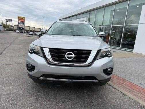 2017 Nissan Pathfinder Platinum
