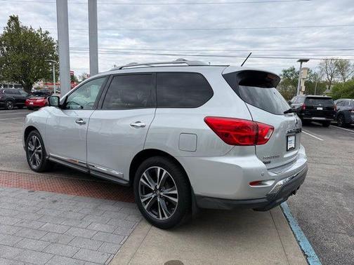 2017 Nissan Pathfinder Platinum