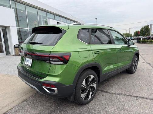 Bright Moss Green 2025 Volkswagen Taos 1.5T SE