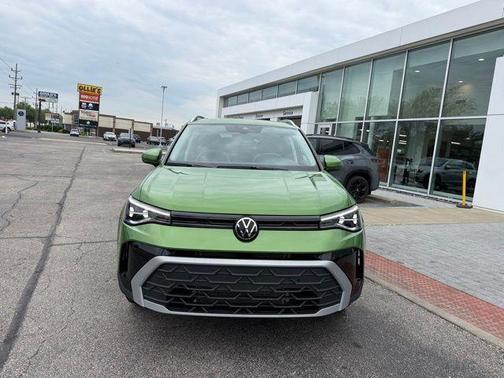 Bright Moss Green 2025 Volkswagen Taos 1.5T SE