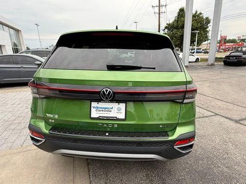 Bright Moss Green 2025 Volkswagen Taos 1.5T SE