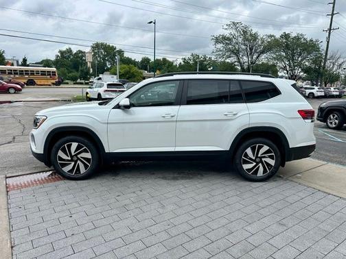 White Pearl 2026 Volkswagen Atlas 2.0T SE w/Technology
