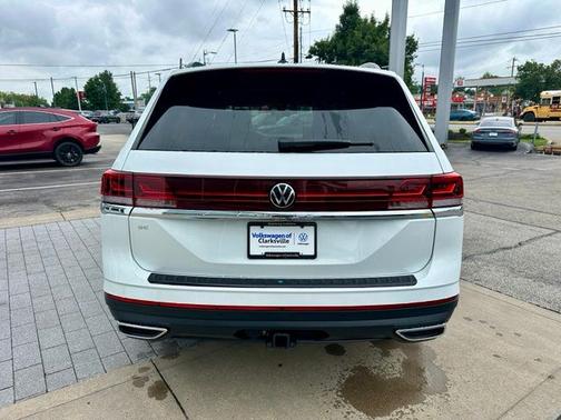 White Pearl 2026 Volkswagen Atlas 2.0T SE w/Technology