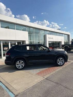 Deep Black Pearl Effect 2022 Volkswagen Atlas 2.0T SE