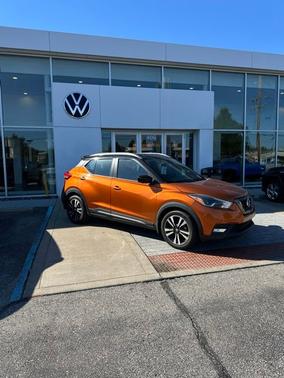 Super Black 2019 Nissan Kicks SR