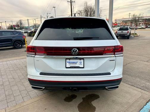 White Pearl 2026 Volkswagen Atlas 2.0T SE w/Technology