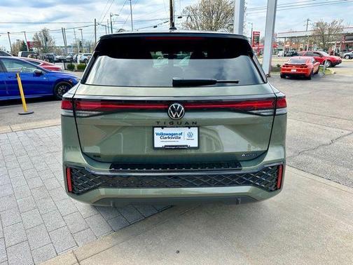Avocado Green  W/Black Roof 2026 Volkswagen Tiguan 2.0T SE R-Line Black