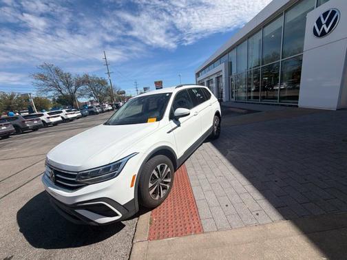 Pure White 2024 Volkswagen Tiguan 2.0T S
