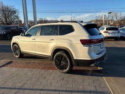 Opal White Pearl 2026 Volkswagen Atlas 2.0T SE W/TECHNOLOGY
