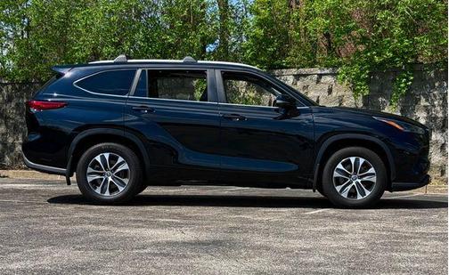 Midnight Black Metallic 2023 Toyota Highlander XLE