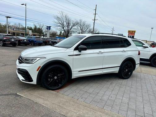 2022 Volkswagen Tiguan 2.0T SE R-Line Black