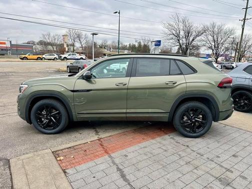 2026 Volkswagen Atlas Cross Sport 2.0T SEL R-Line Black