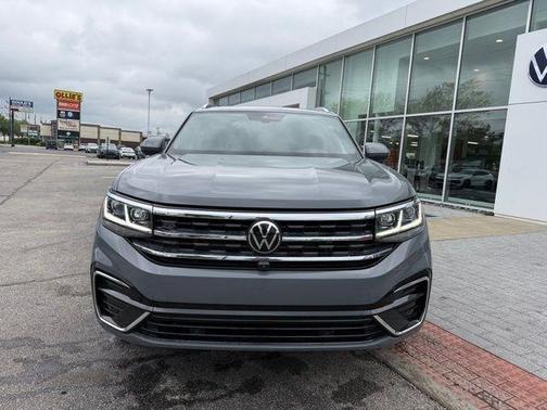 Pure Gray 2023 Volkswagen Atlas Cross Sport 3.6L V6 SEL Premium R-Line