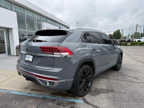 Pure Gray 2023 Volkswagen Atlas Cross Sport 3.6L V6 SEL Premium R-Line