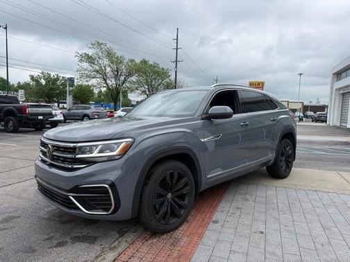 Pure Gray 2023 Volkswagen Atlas Cross Sport 3.6L V6 SEL Premium R-Line