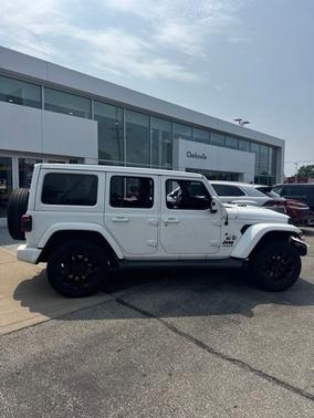 Bright White Clearcoat 2021 Jeep Wrangler Unlimited Sahara High Altitude