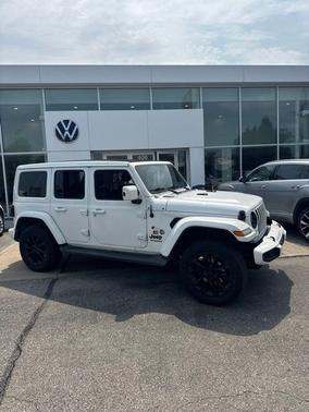 Bright White Clearcoat 2021 Jeep Wrangler Unlimited Sahara High Altitude