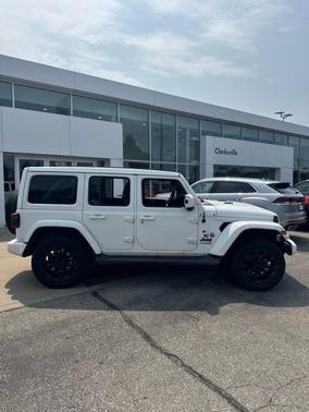 Bright White Clearcoat 2021 Jeep Wrangler Unlimited Sahara High Altitude