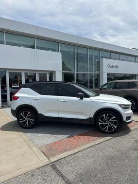 Crystal White 2021 Volvo XC40 T5 R-Design
