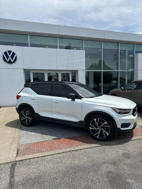 Crystal White 2021 Volvo XC40 T5 R-Design