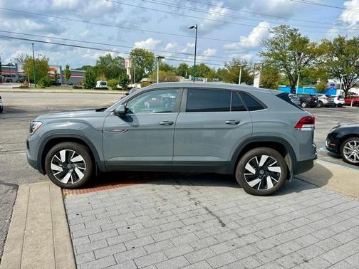 2025 Volkswagen Atlas Cross Sport 2.0T SE w/Technology