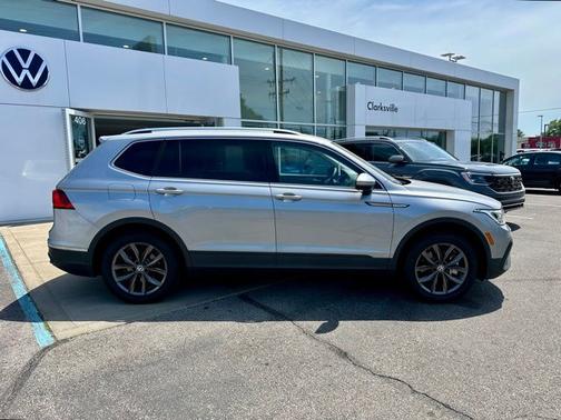 Silver Metallic 2023 Volkswagen Tiguan 2.0T SE