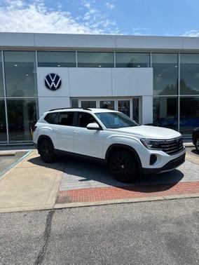 White 2024 Volkswagen Atlas 2.0T SE w/Technology