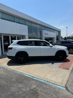 White 2024 Volkswagen Atlas 2.0T SE w/Technology