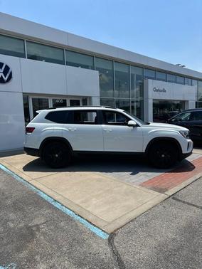 White 2024 Volkswagen Atlas 2.0T SE w/Technology