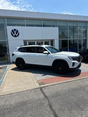 White 2024 Volkswagen Atlas 2.0T SE w/Technology