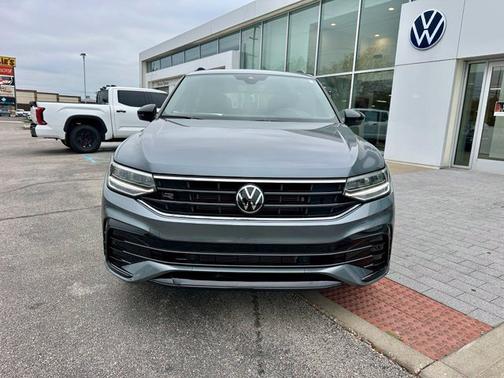 Platinum Gray Metallic 2024 Volkswagen Tiguan 2.0T SE R-Line Black